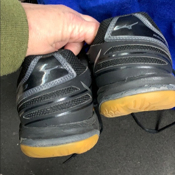 Mizuno Volleyball Shoes - Picture 6 of 7